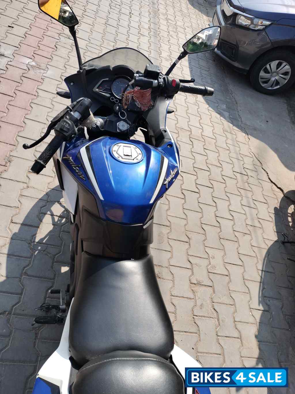 Bajaj Pulsar RS 200 ABS