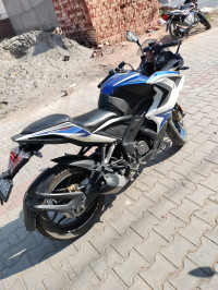 Bajaj Pulsar RS 200 ABS