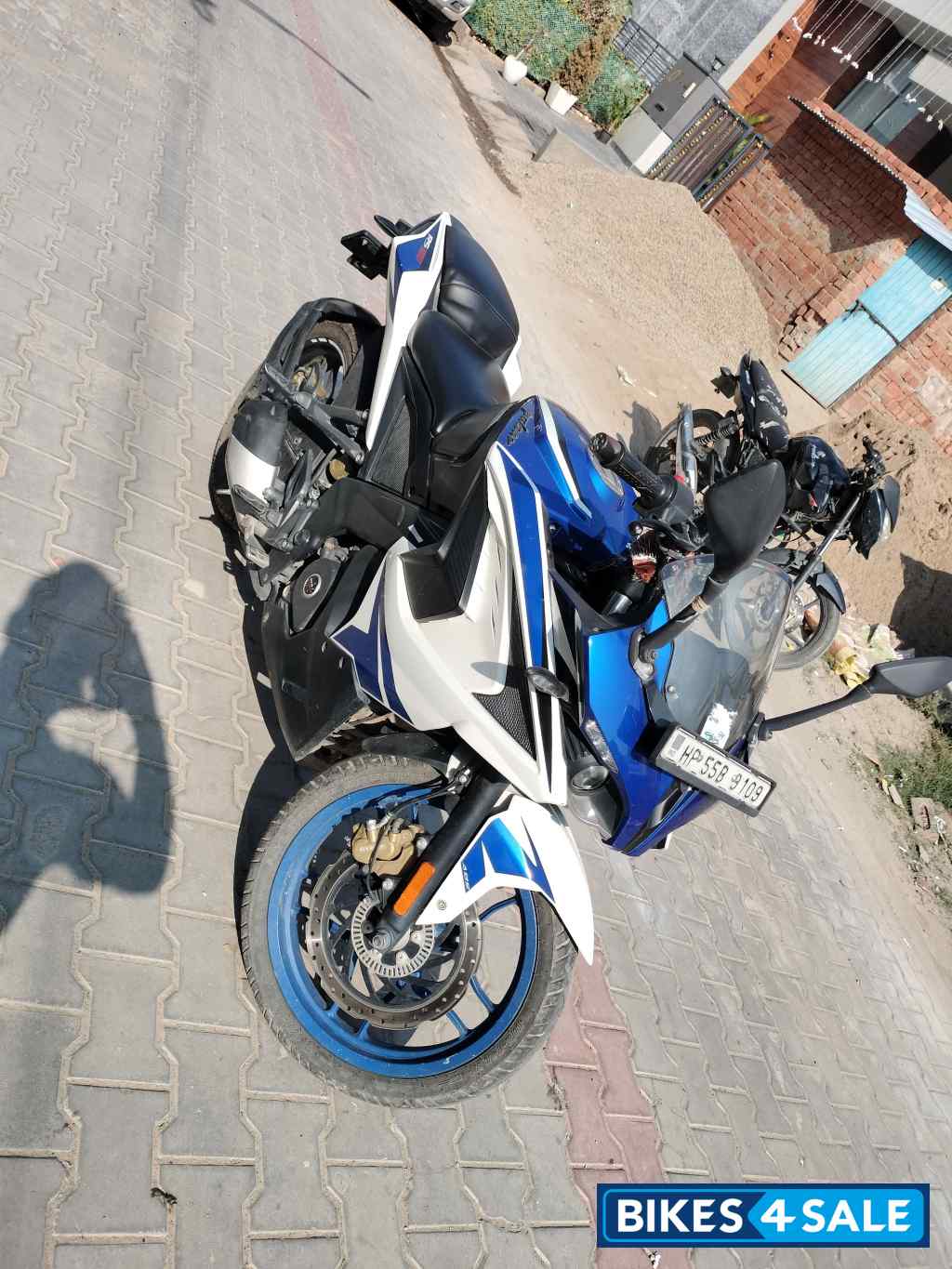 Bajaj Pulsar RS 200 ABS