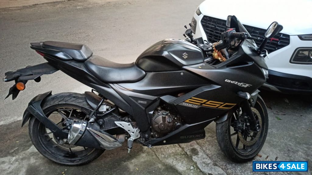 Matte Black Suzuki Gixxer SF 250