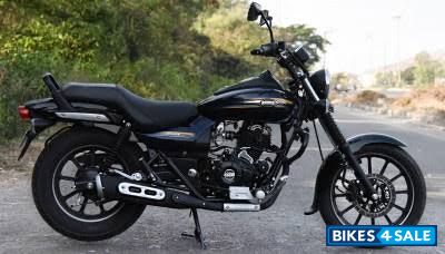 Blue Bajaj Avenger Street 150