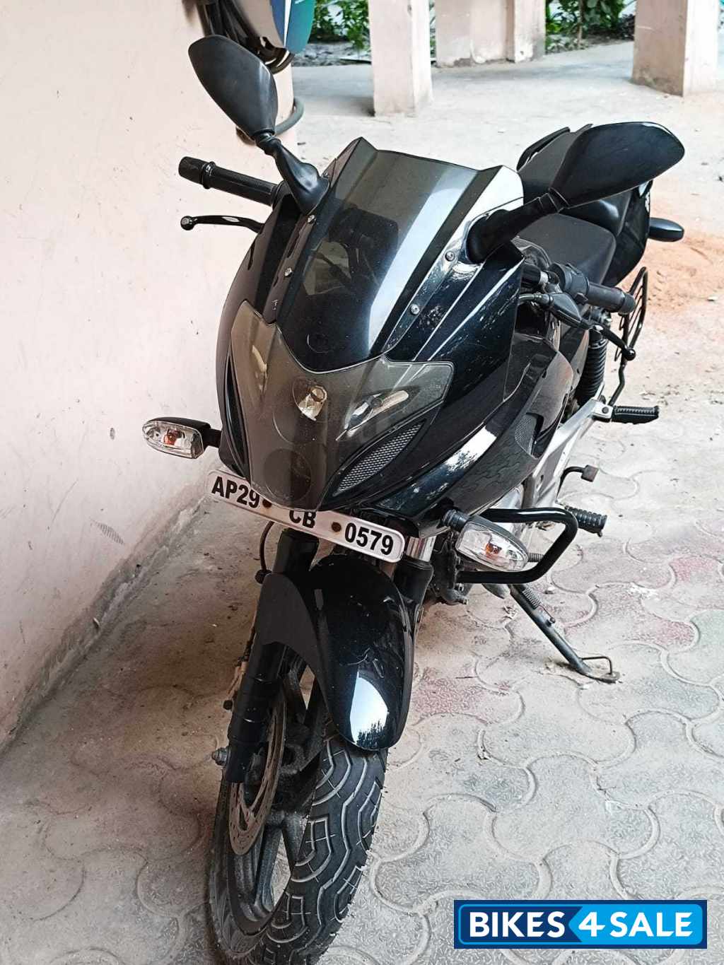 Bajaj Pulsar 220F