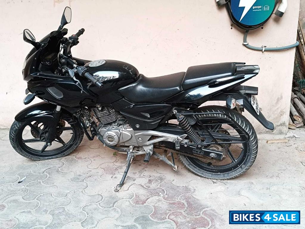 Bajaj Pulsar 220F