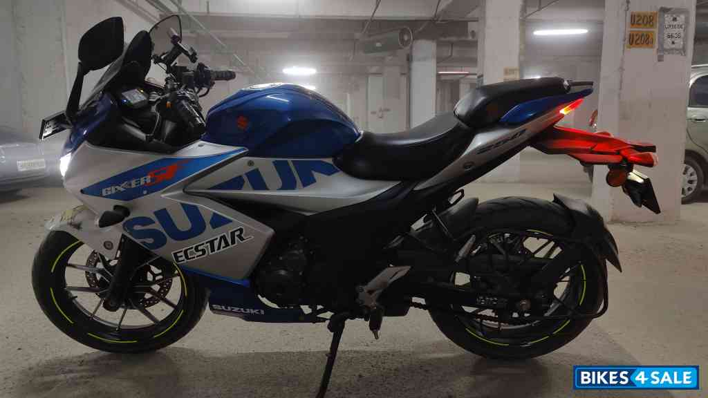 Gray And Blue Suzuki Gixxer SF 250 BS6