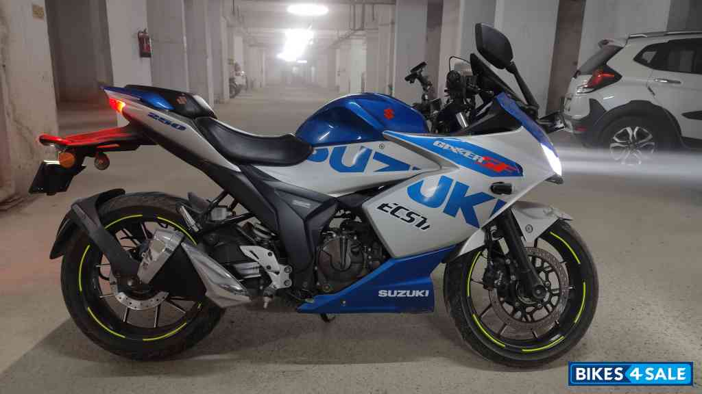 Gray And Blue Suzuki Gixxer SF 250 BS6