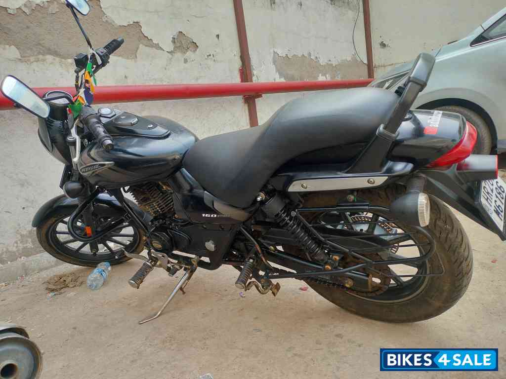 Black Bajaj Avenger Street 160 BS6