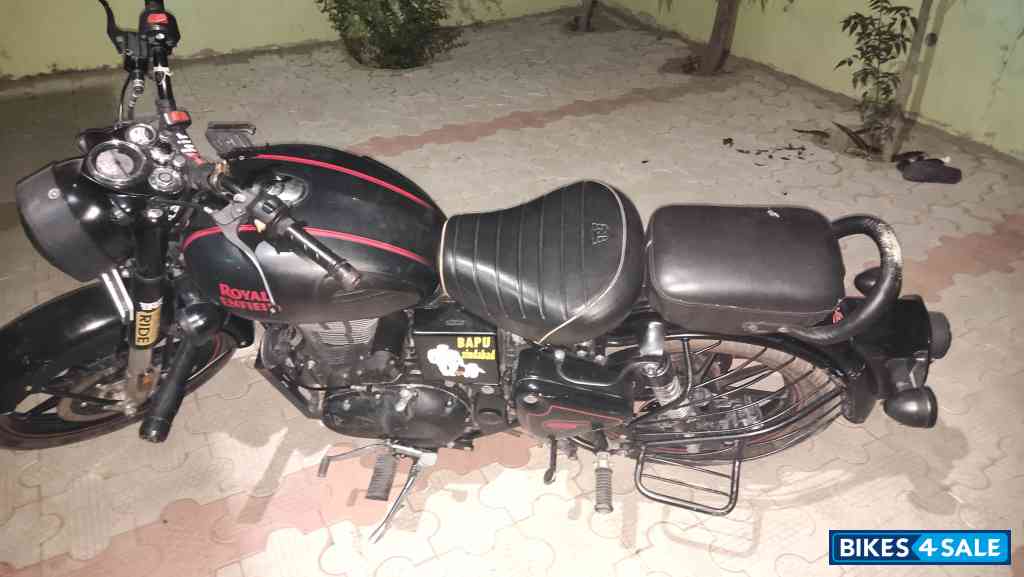 Black Royal Enfield Classic Stealth Black