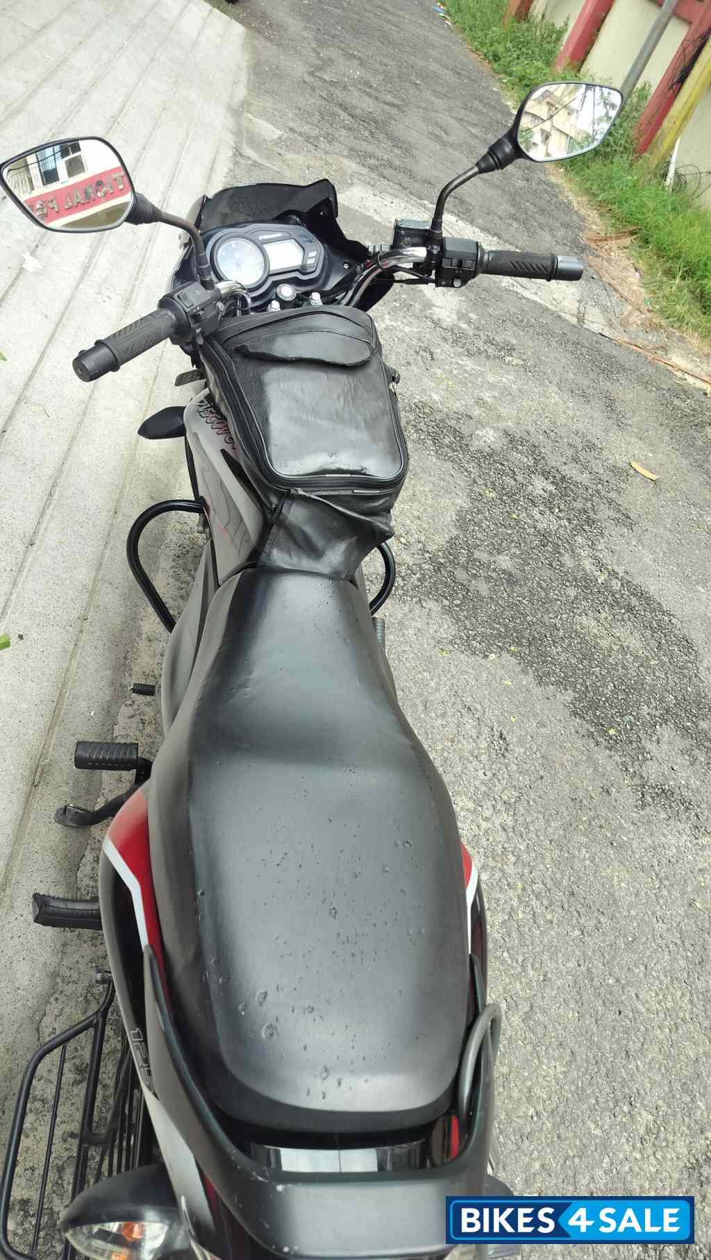 Black And Red Bajaj Discover DTSi 125