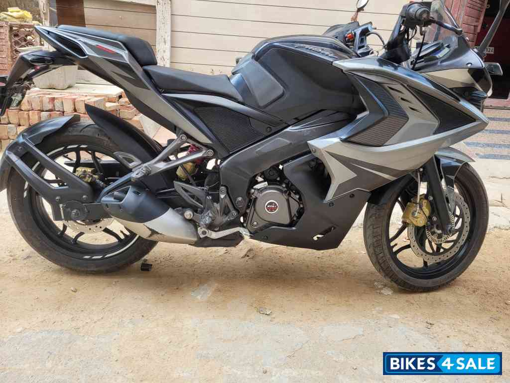 Bajaj Pulsar RS 200 ABS Bajaj Pulsar RS 200 ABS