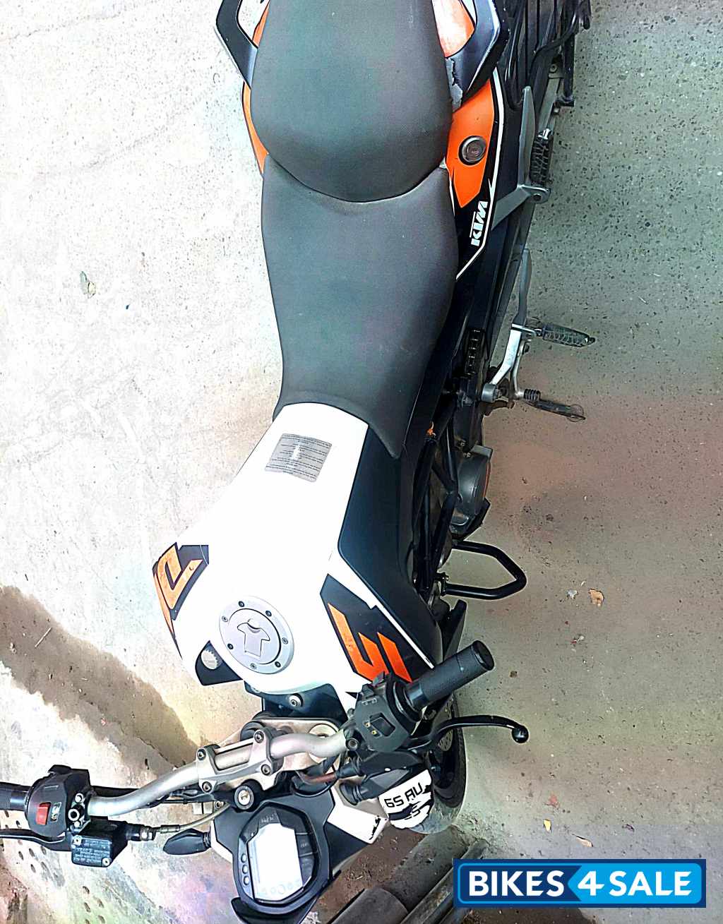 Black/orange KTM Duke 200