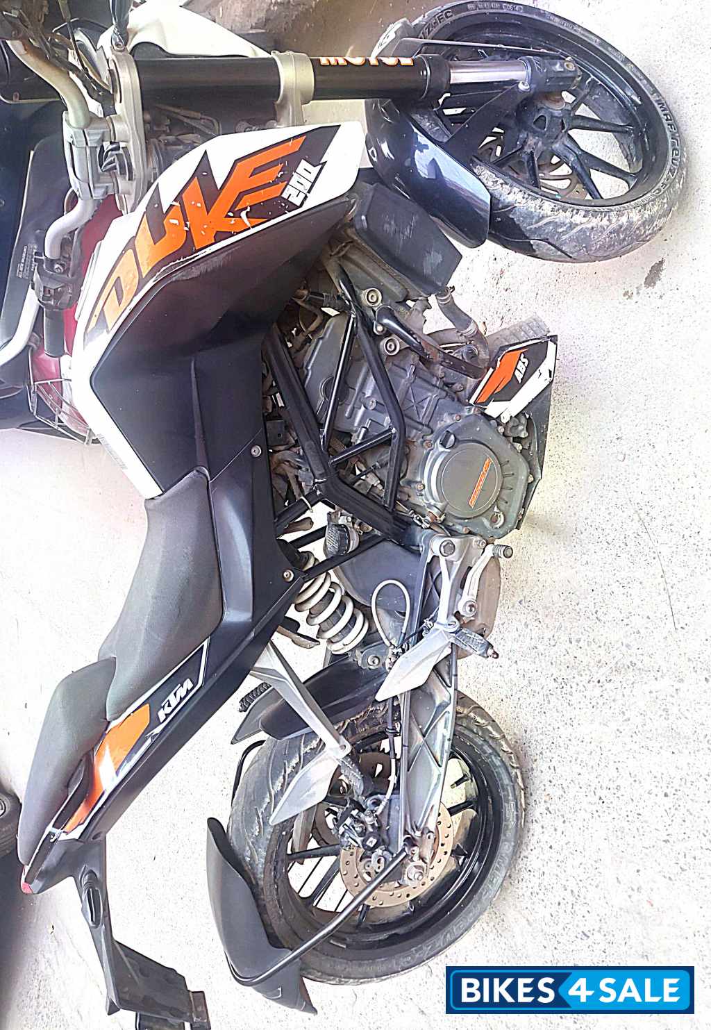 Black/orange KTM Duke 200