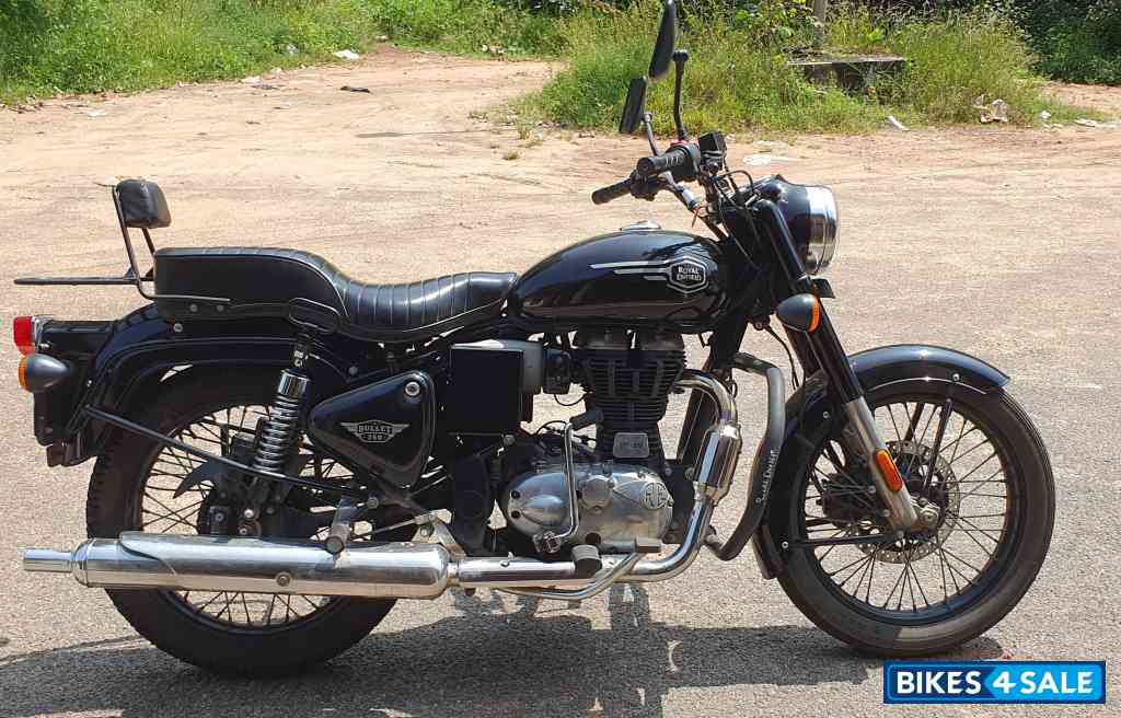 Black Royal Enfield Bullet 350 KS BS6