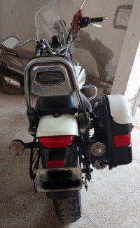 Moon White Bajaj Avenger Cruise 220