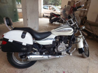 Moon White Bajaj Avenger Cruise 220