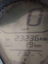 Moon White Bajaj Avenger Cruise 220