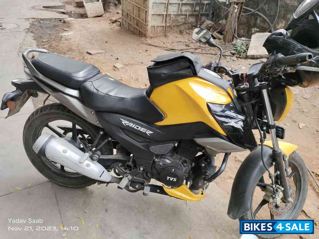 Yellow And Block TVS Raider 125