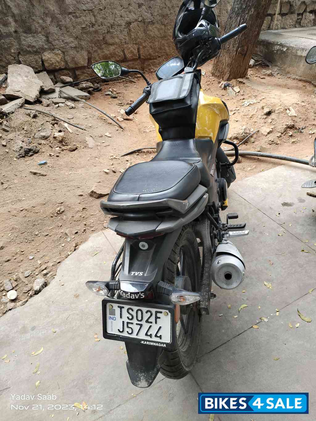 Yellow And Block TVS Raider 125