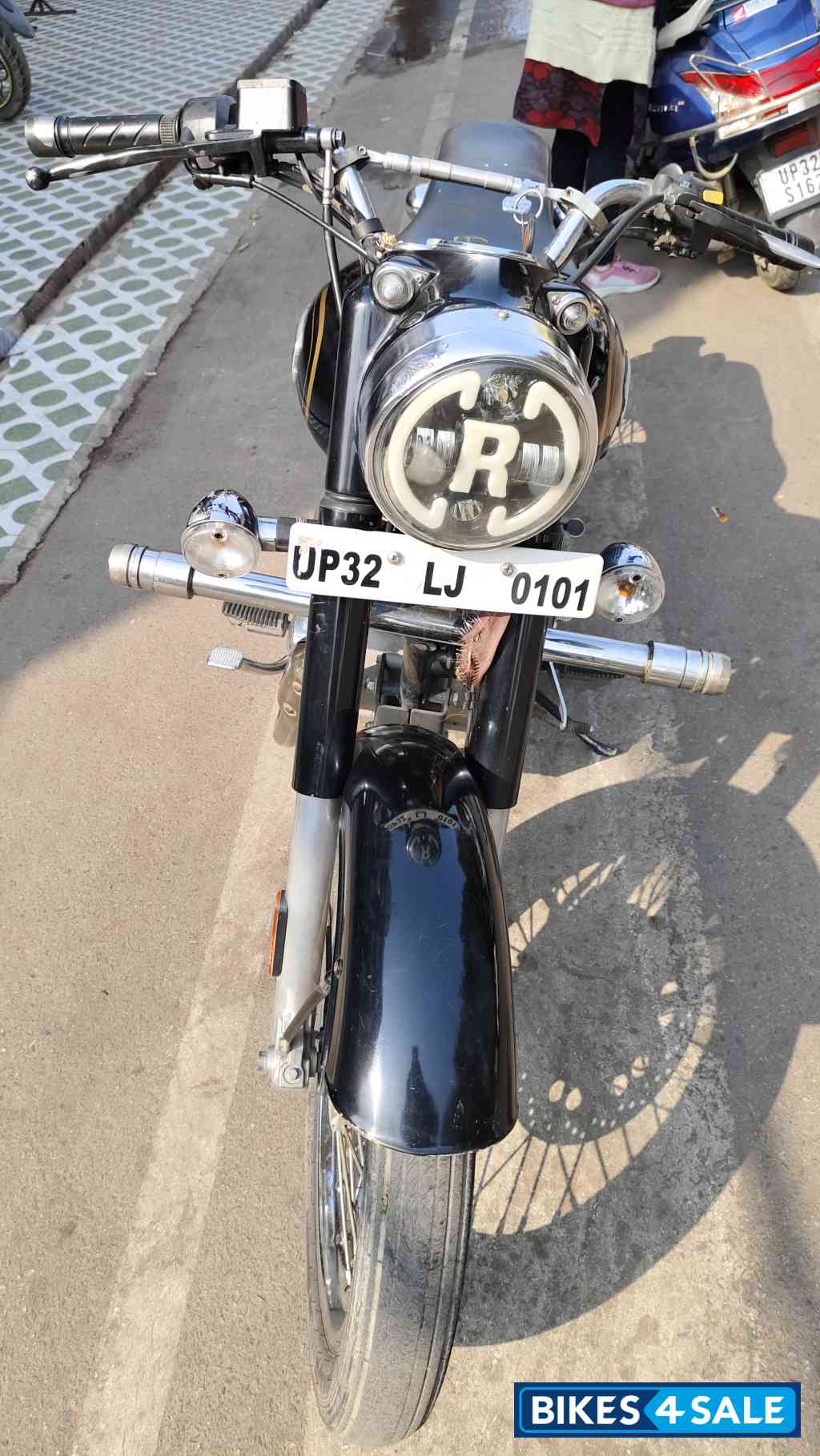 Black Royal Enfield Bullet Standard 350