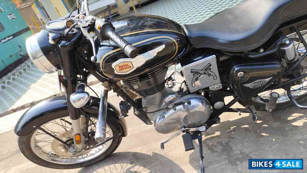 Black Royal Enfield Bullet Standard 350