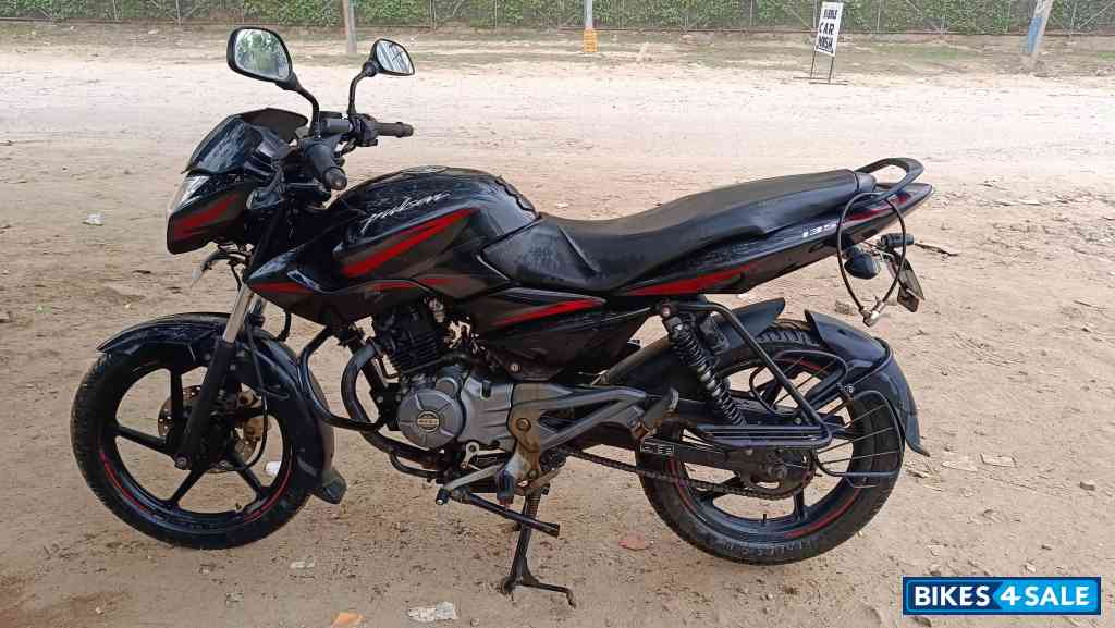 Black Bajaj Pulsar 135LS