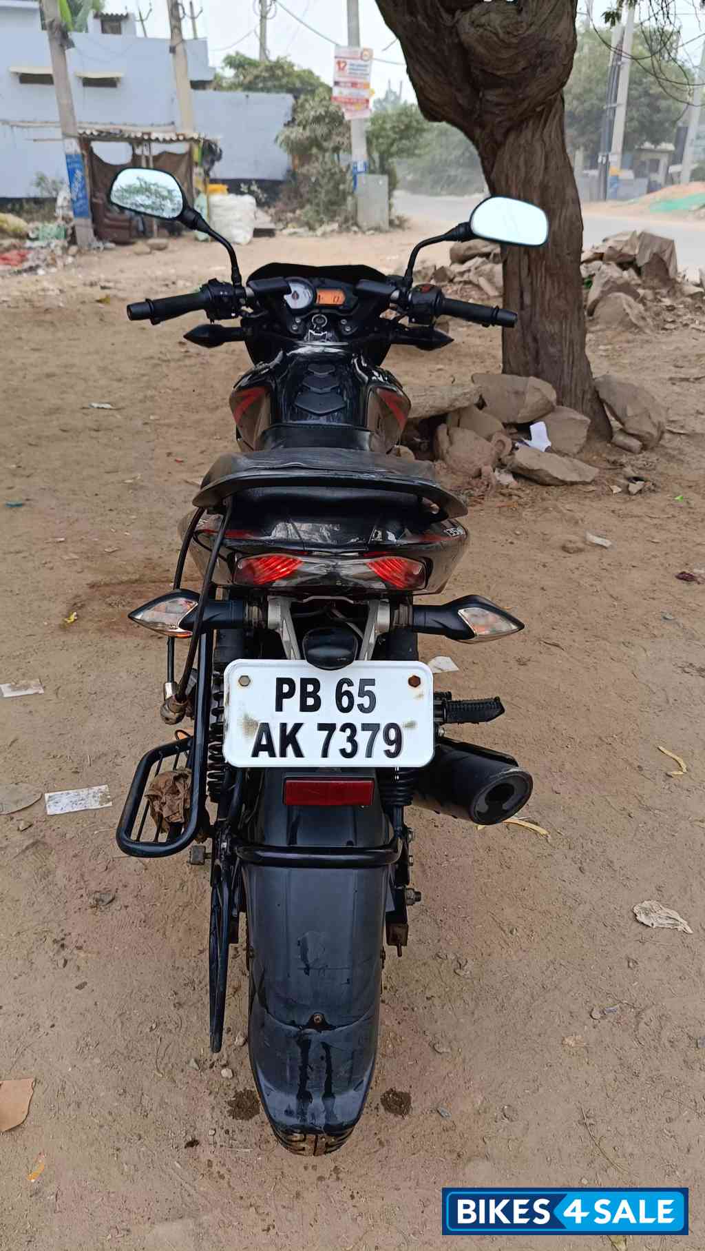 Black Bajaj Pulsar 135LS