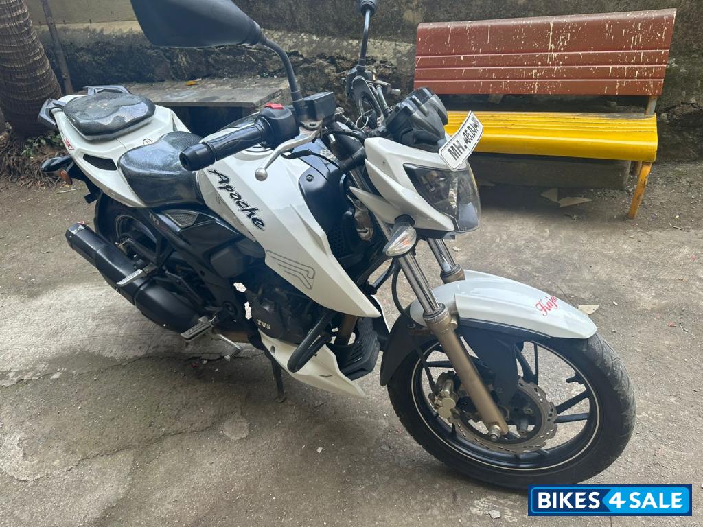White TVS Apache RTR 200 4V