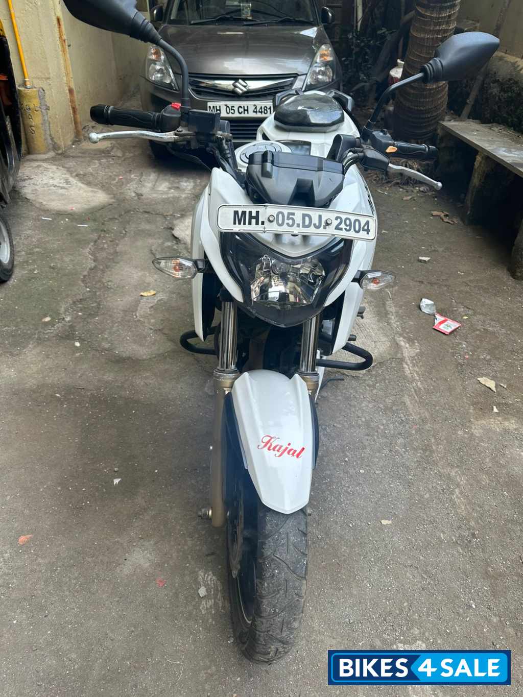 White TVS Apache RTR 200 4V