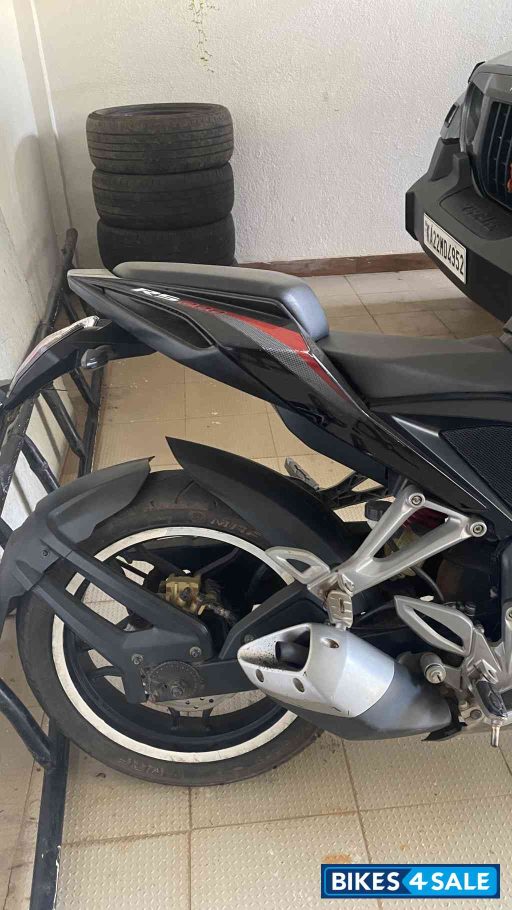 Bajaj Pulsar RS 200 ABS