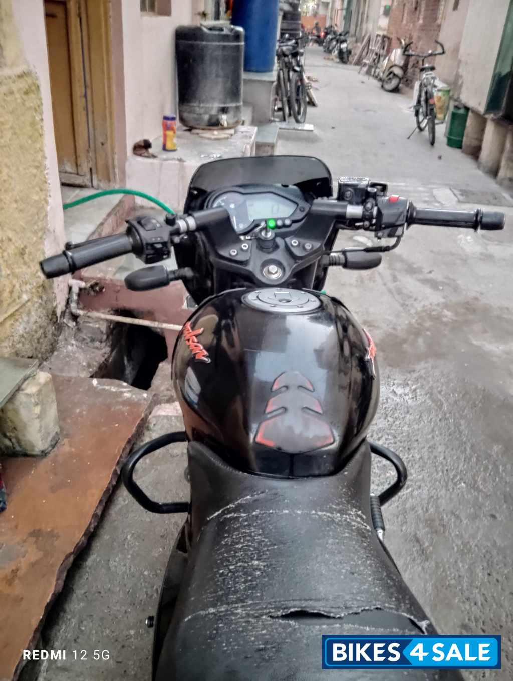 Black Bajaj pulsar 125 Black Bajaj pulsar 125