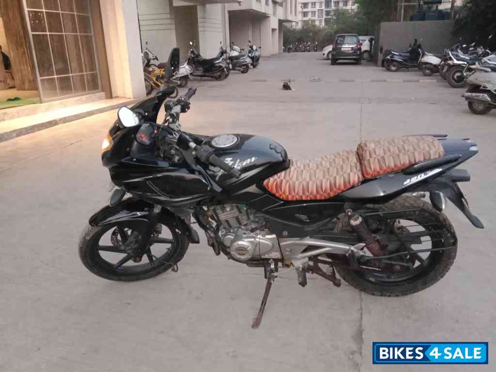 Black Bajaj Pulsar 220F