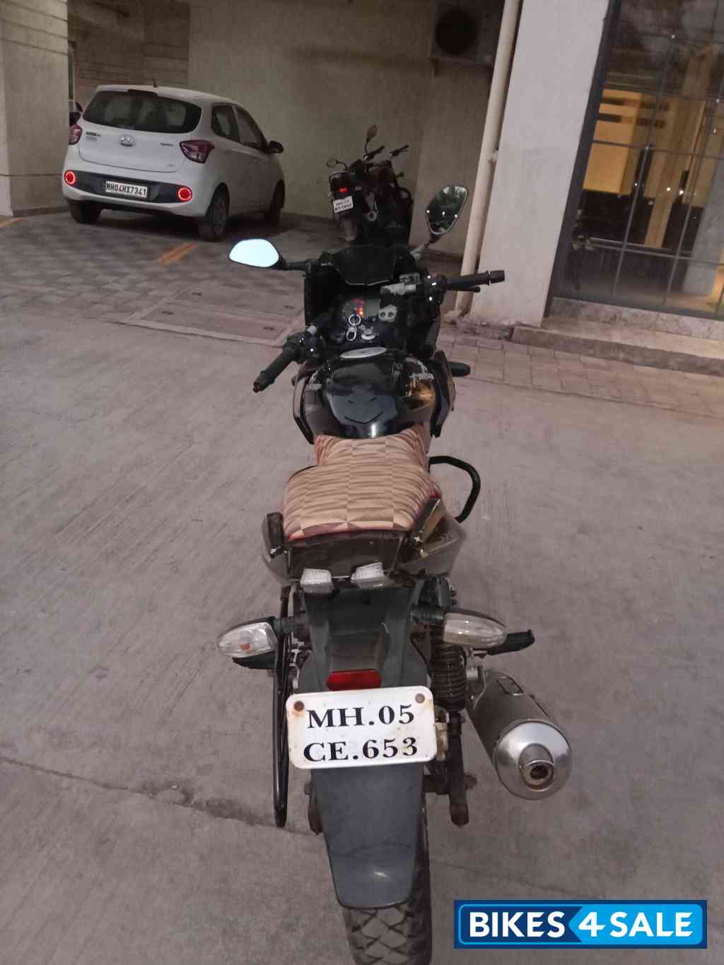 Black Bajaj Pulsar 220F