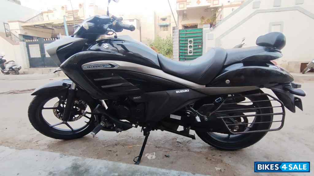 Black/ Metty Silver Suzuki Intruder 150