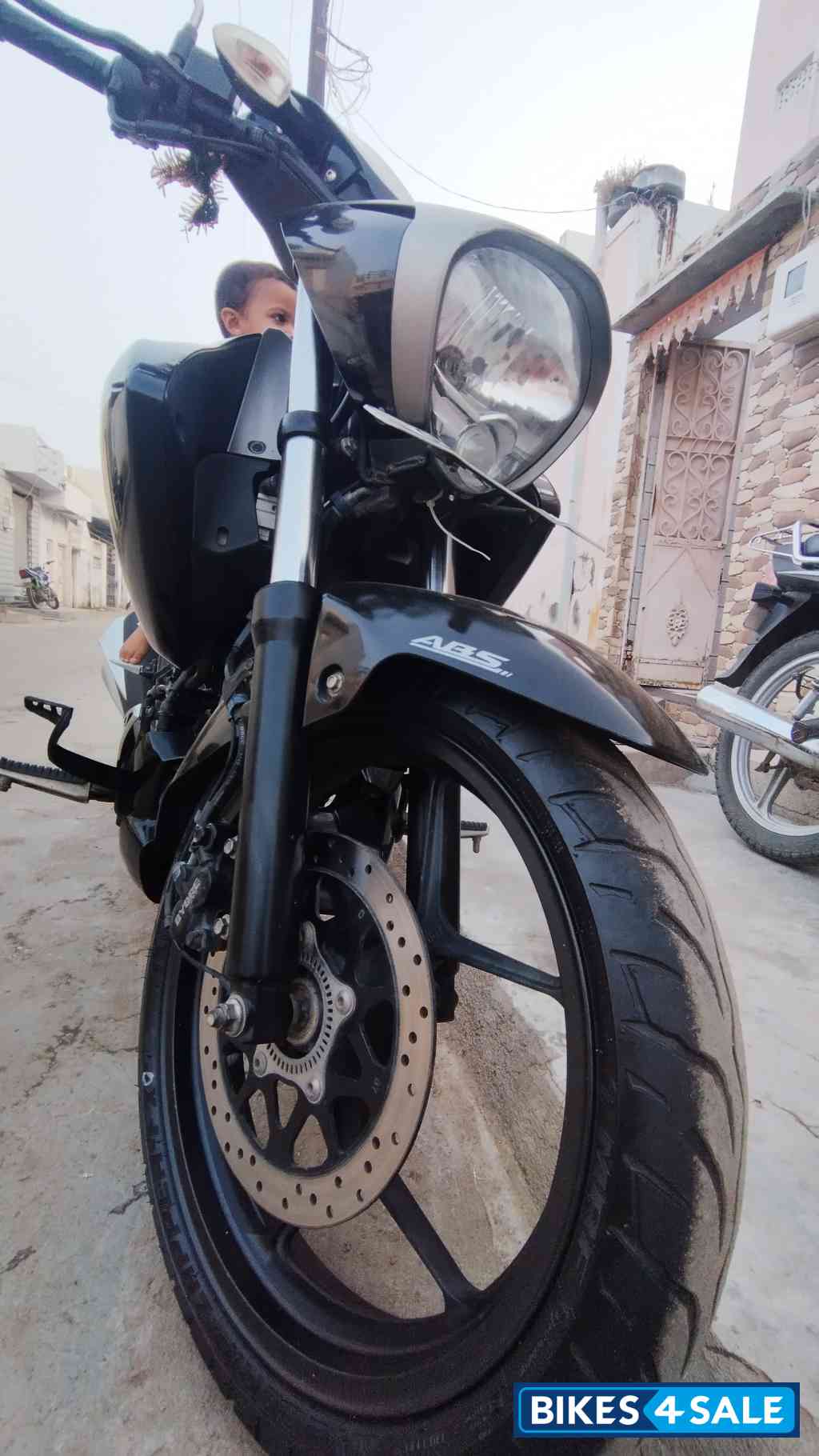 Black/ Metty Silver Suzuki Intruder 150