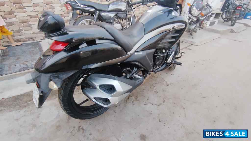 Black/ Metty Silver Suzuki Intruder 150