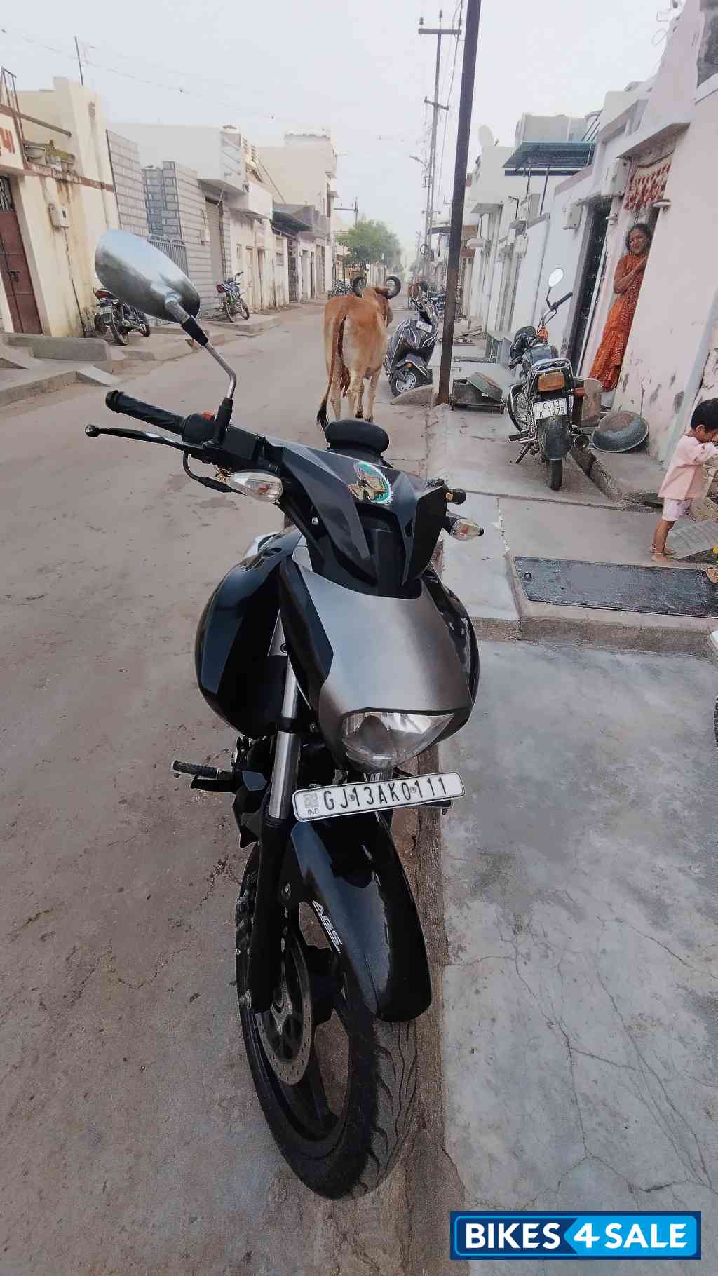 Black/ Metty Silver Suzuki Intruder 150