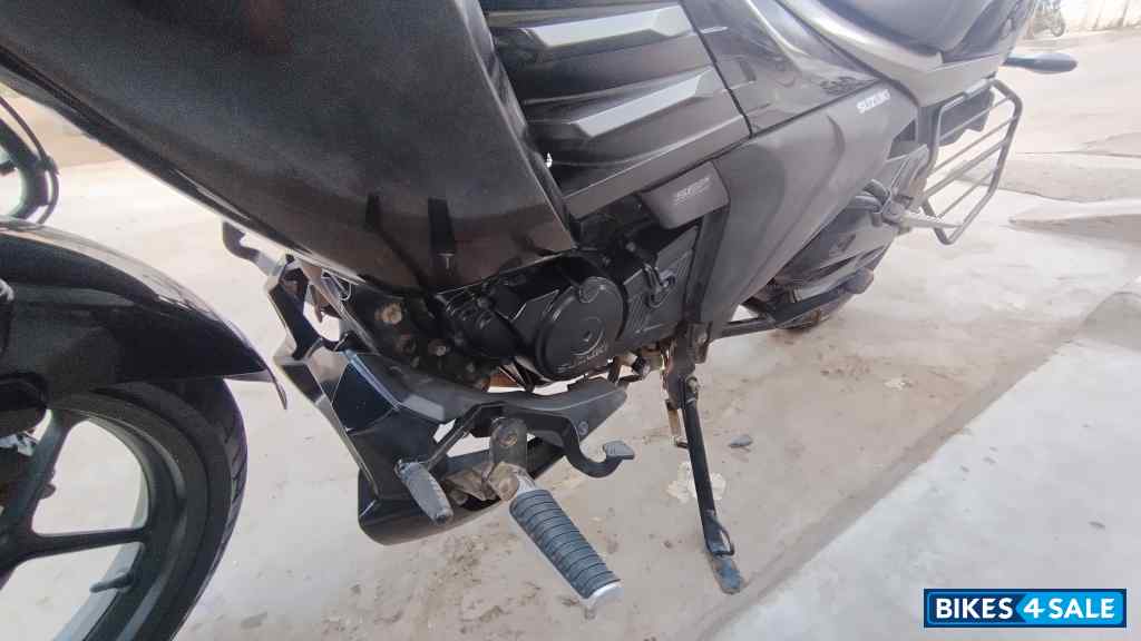 Black/ Metty Silver Suzuki Intruder 150