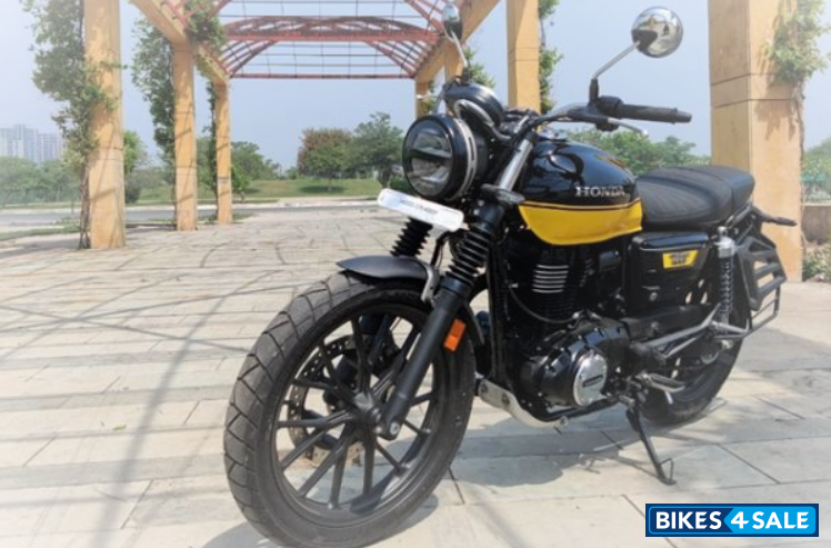 Yellow And Black Honda CB350RS