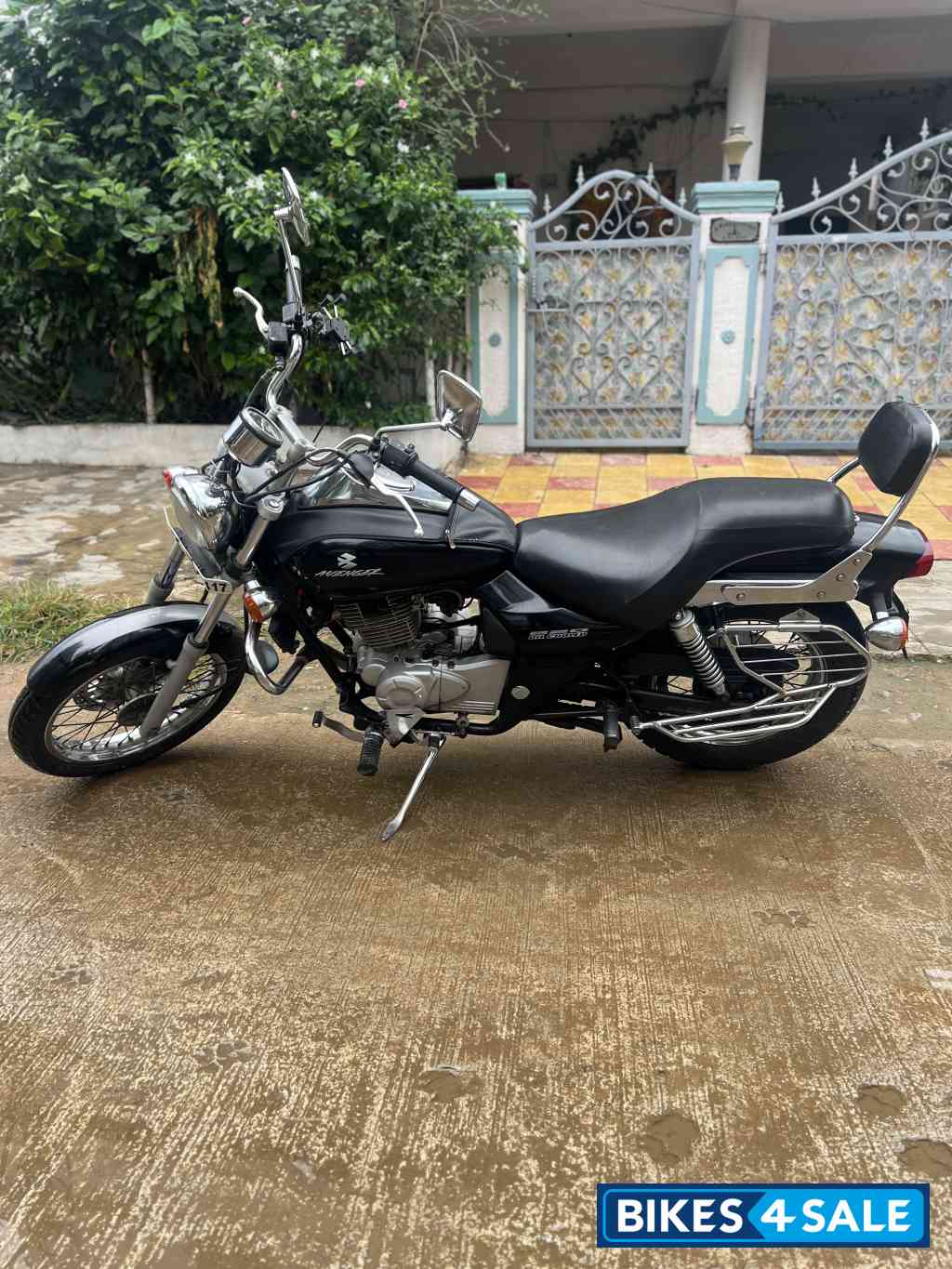 Bajaj Avenger 220 DTS-i Bajaj Avenger 220 DTS-i