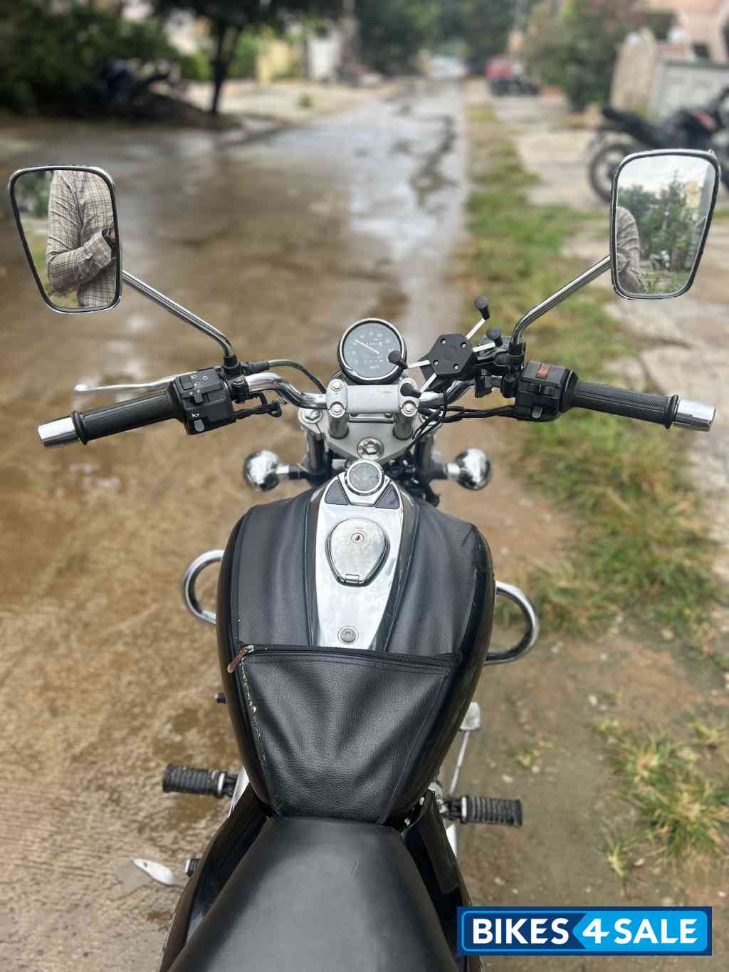 Bajaj Avenger 220 DTS-i Bajaj Avenger 220 DTS-i