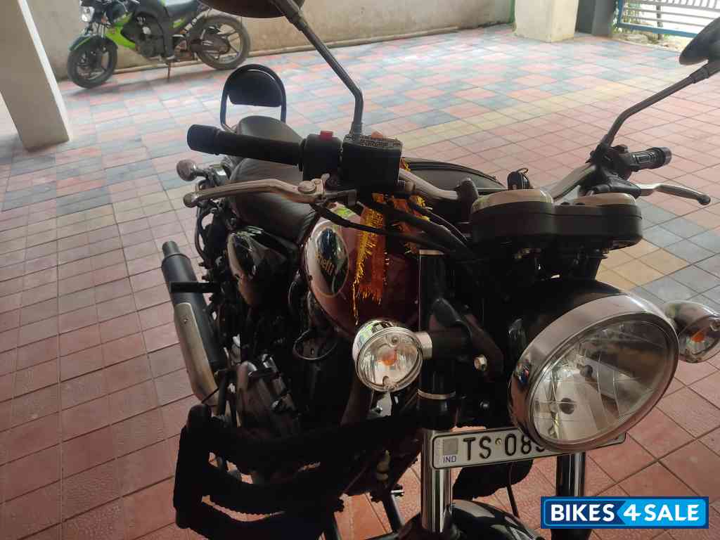 Red Benelli Imperiale 400 BS6