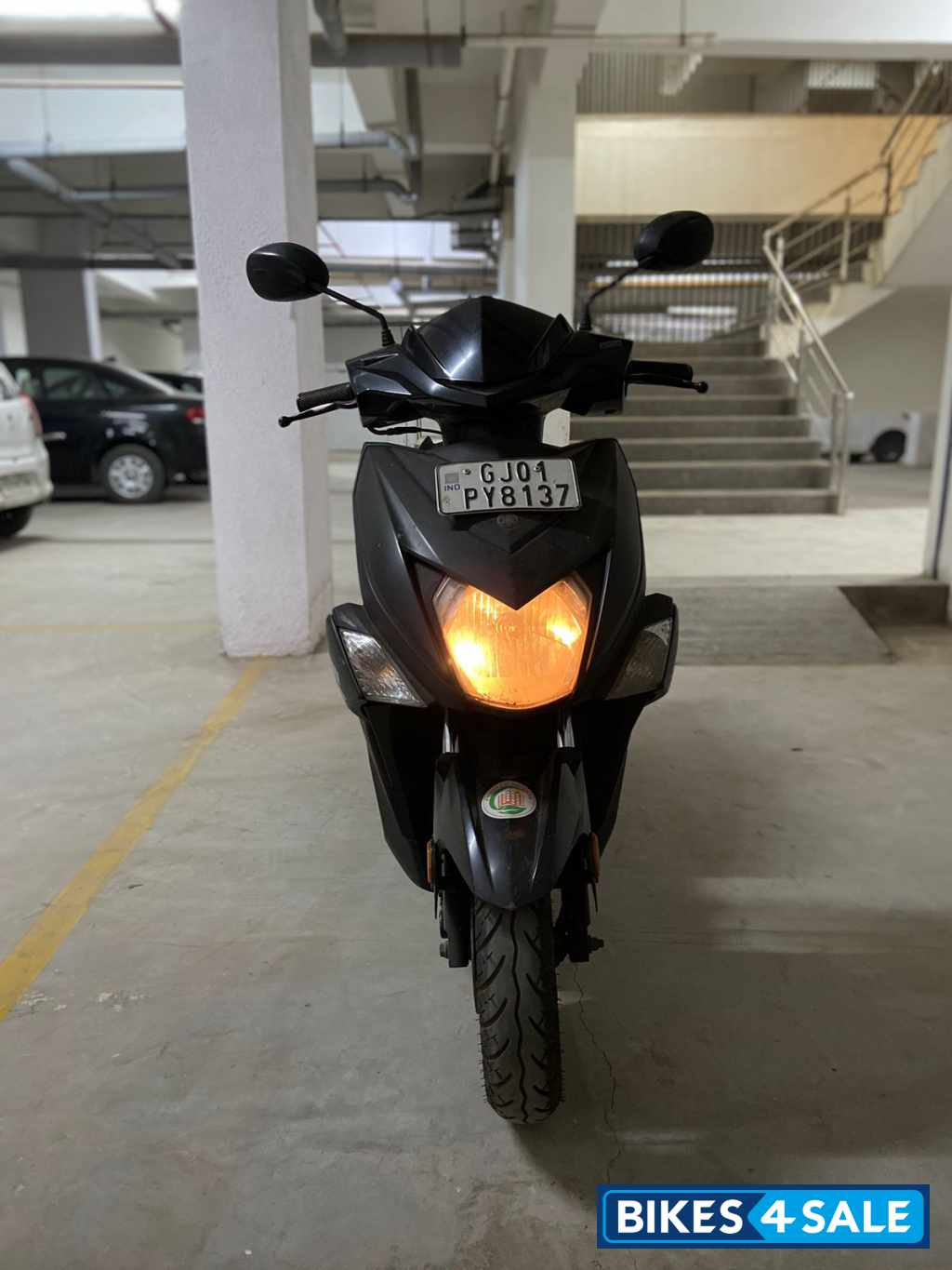 Black Yamaha Cygnus Ray ZR