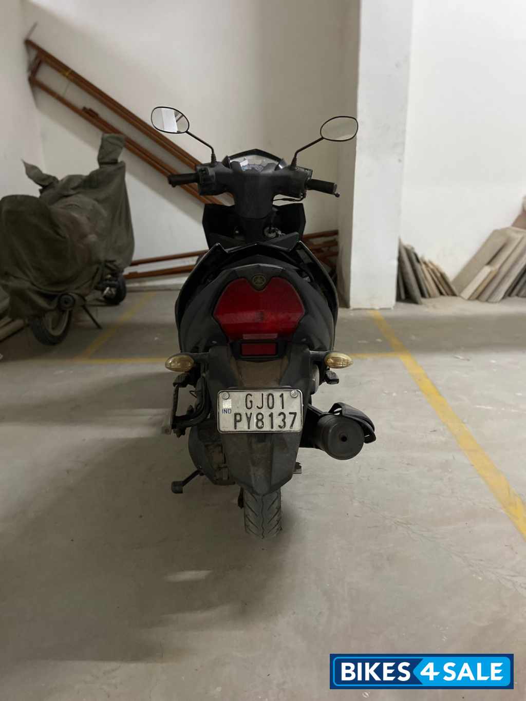 Black Yamaha Cygnus Ray ZR