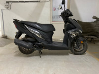 Black Yamaha Cygnus Ray ZR