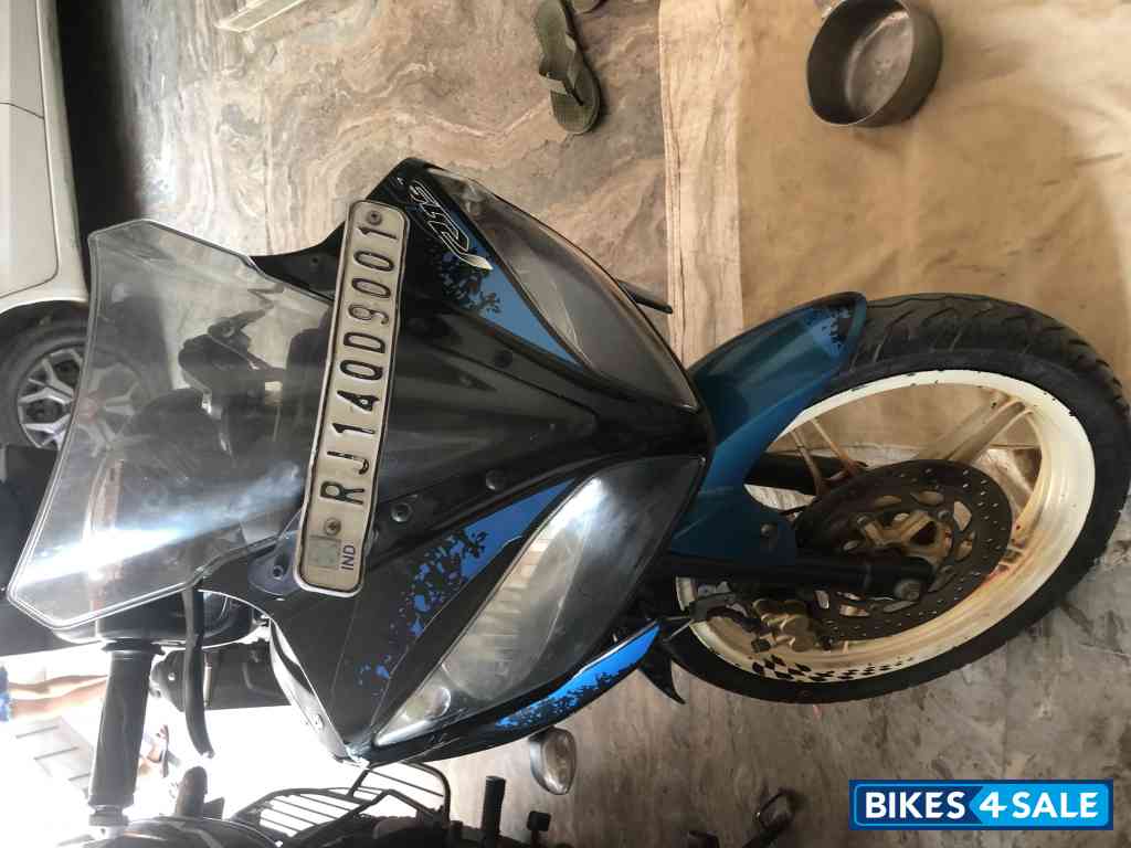 Black Yamaha YZF R15 V2