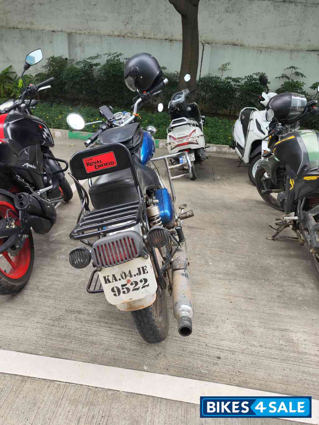 Blue Royal Enfield Bullet 350 Twinspark