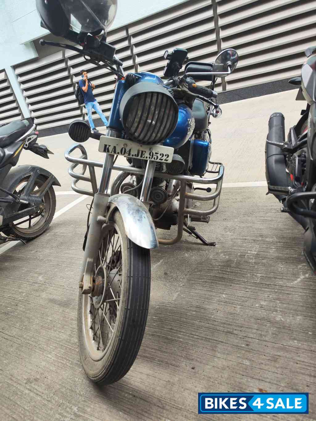 Blue Royal Enfield Bullet 350 Twinspark