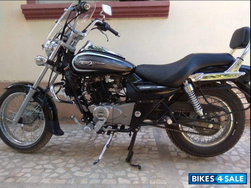 Black Bajaj Avenger Cruise 220