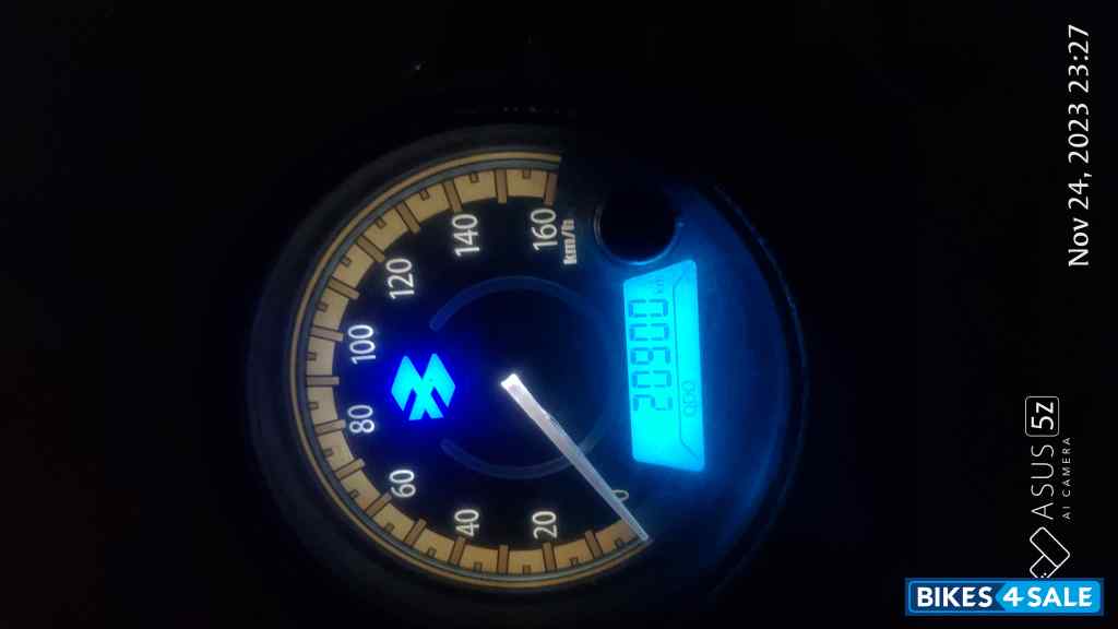 Black Bajaj Avenger Cruise 220