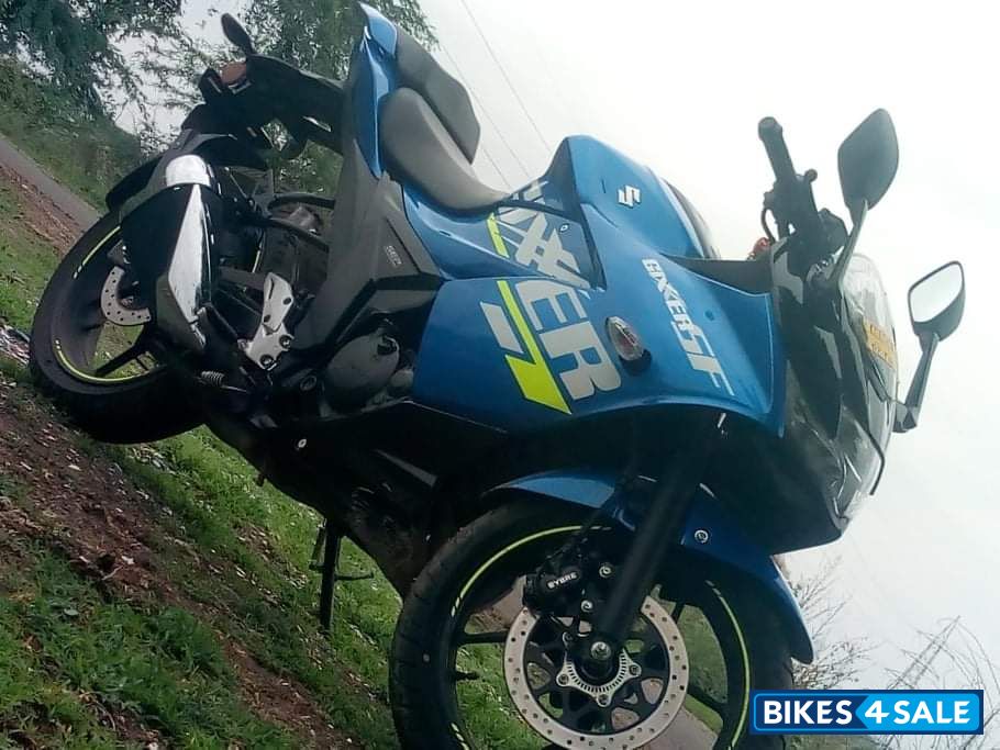 Blue Suzuki Gixxer SF