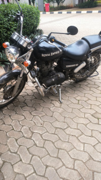 Black Royal Enfield Thunderbird 350